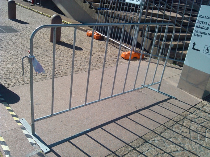crowd control barriers rental near me